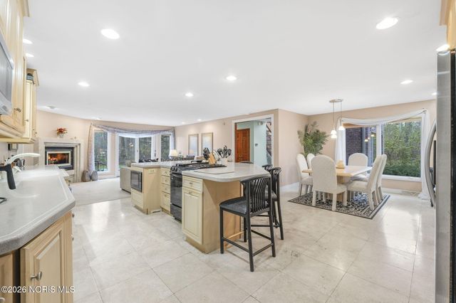 8801 W Bancroft Street, Toledo, OH 43617