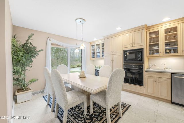 8801 W Bancroft Street, Toledo, OH 43617