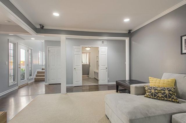 3714 W 61st Terrace, Fairway, KS 66205