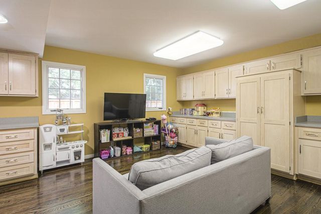 3714 W 61st Terrace, Fairway, KS 66205