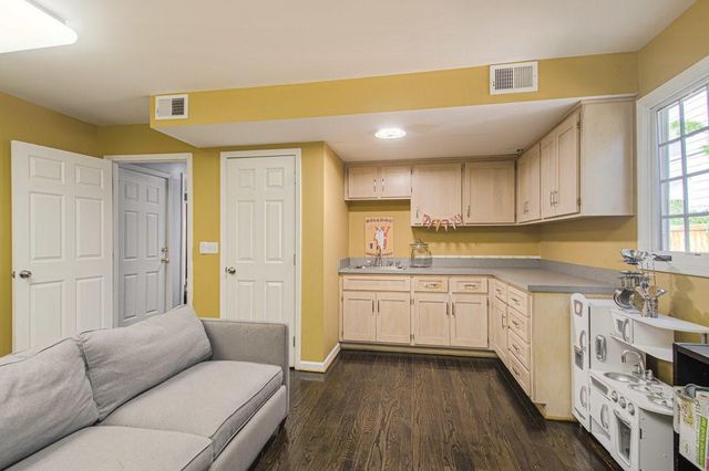 3714 W 61st Terrace, Fairway, KS 66205