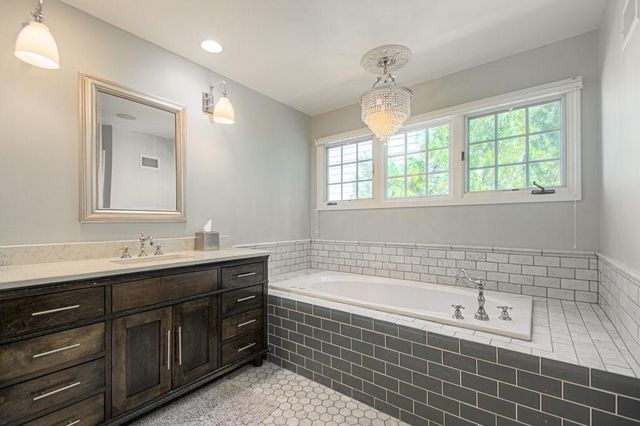3714 W 61st Terrace, Fairway, KS 66205
