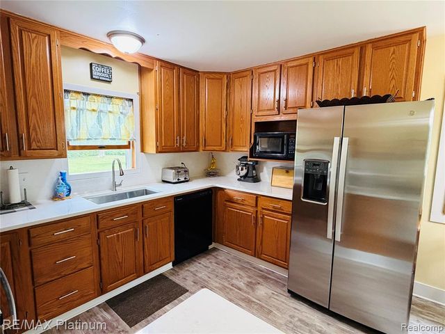 10551 E Goodall Road, Durand, MI 48429