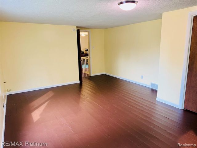 10551 E Goodall Road, Durand, MI 48429