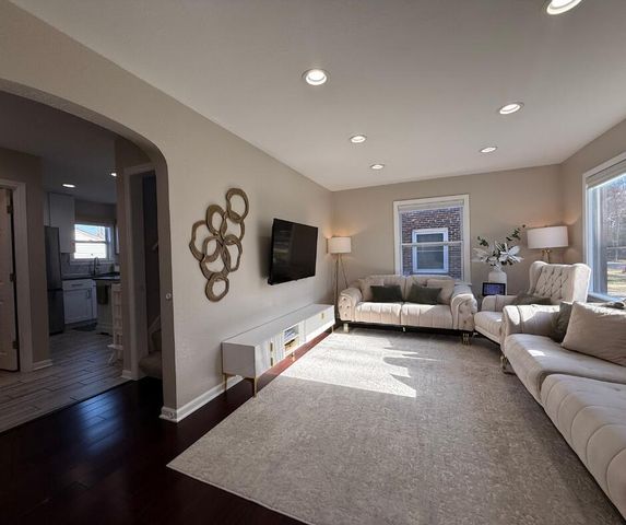 424 E Waterford AVENUE, Milwaukee, WI 53207