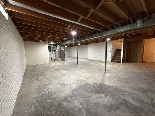 4065 Pinebrook Lane, Bettendorf, IA 52722