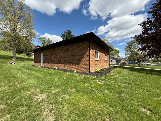 4065 Pinebrook Lane, Bettendorf, IA 52722