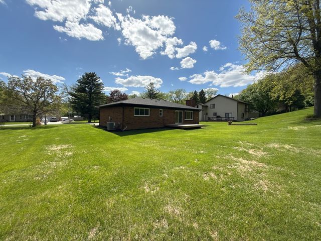 4065 Pinebrook Lane, Bettendorf, IA 52722