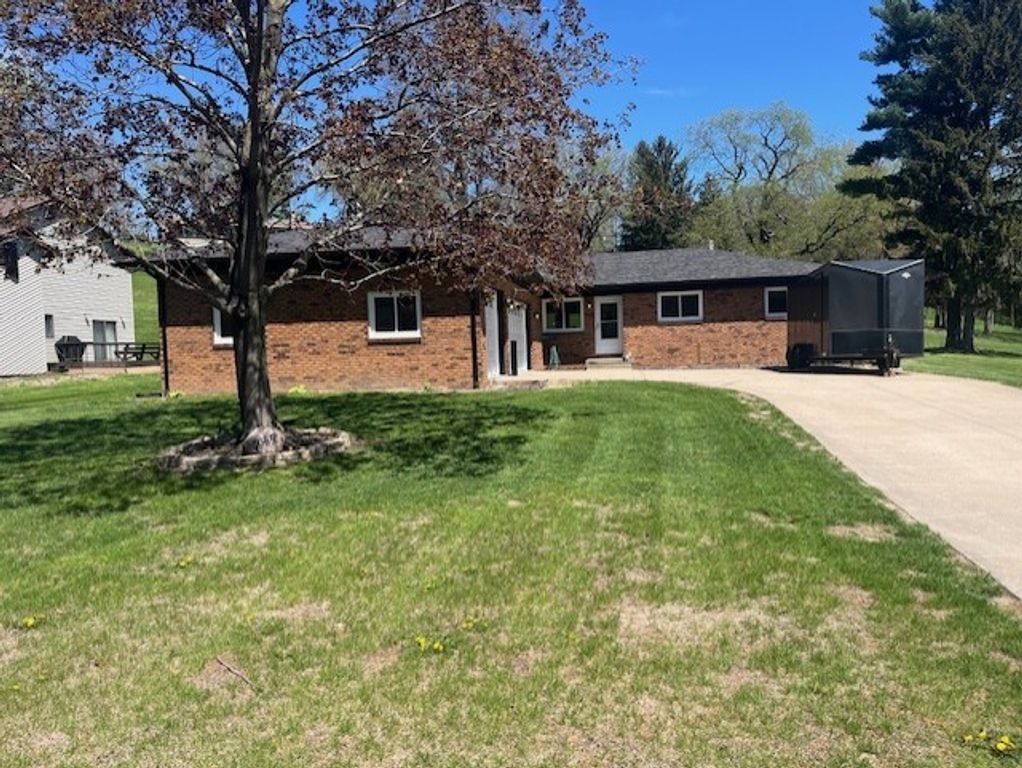 4065 Pinebrook Lane, Bettendorf, IA 52722