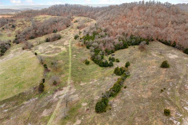 654 County Road 637, Berryville, AR 72616