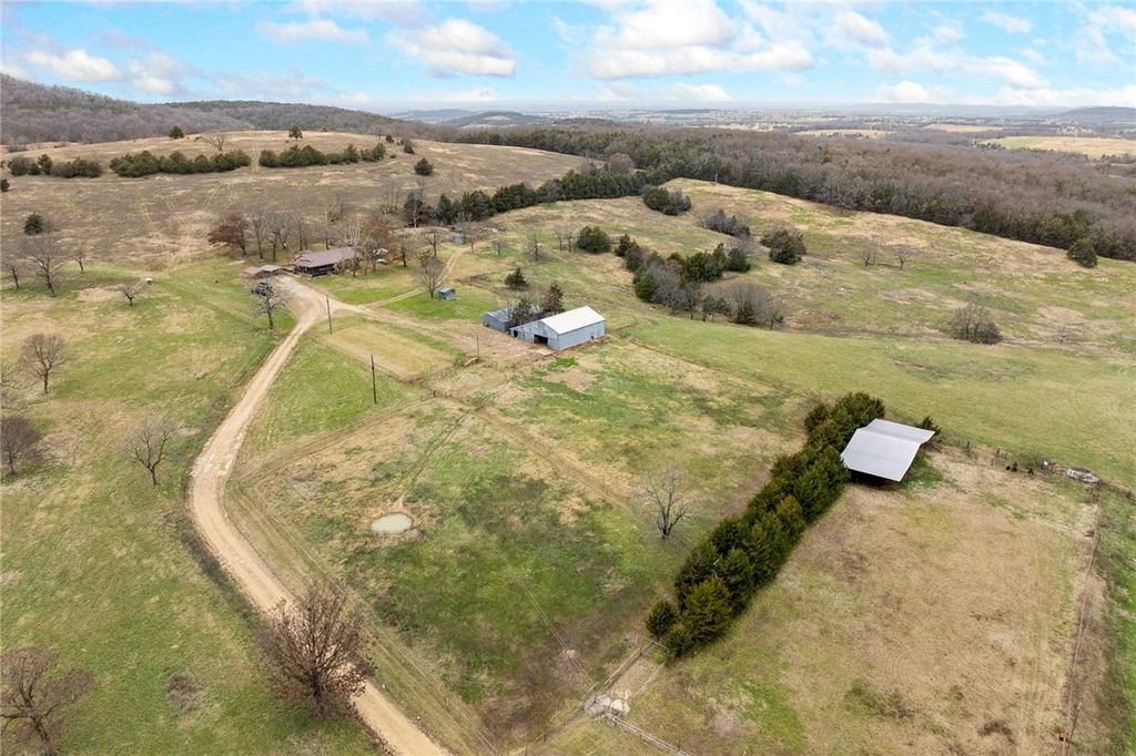 654 County Road 637, Berryville, AR 72616