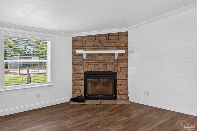 5891 Oglesby Rd, Milton, FL 32570