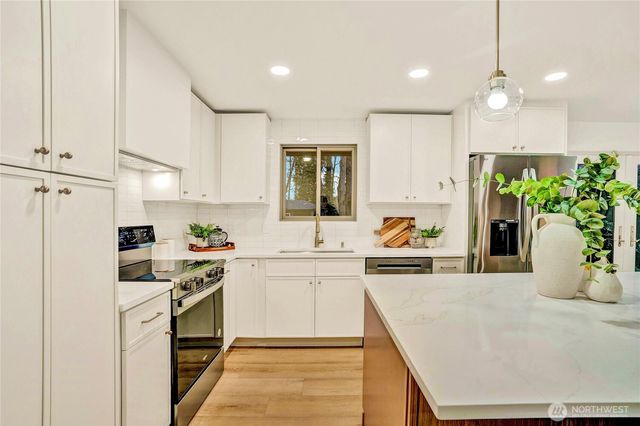 14860 154th Place SE, Renton, WA 98058