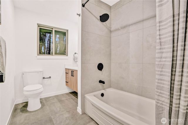 14860 154th Place SE, Renton, WA 98058