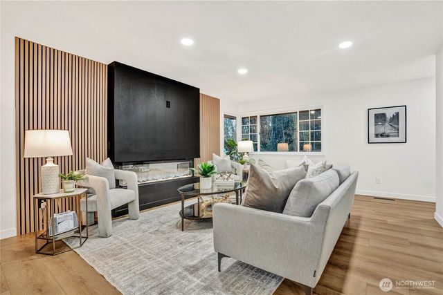 14860 154th Place SE, Renton, WA 98058