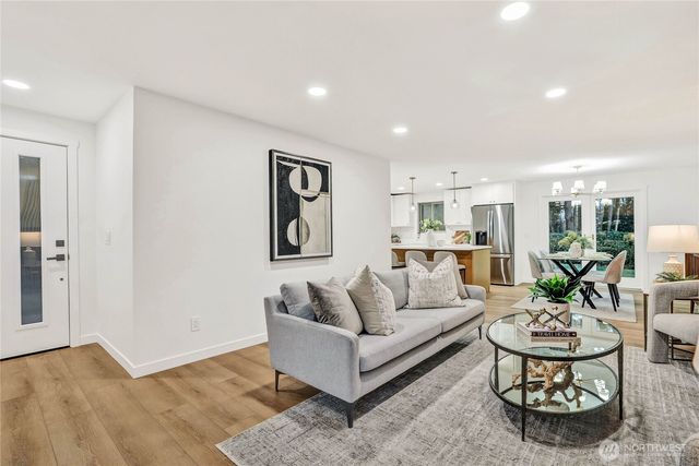 14860 154th Place SE, Renton, WA 98058