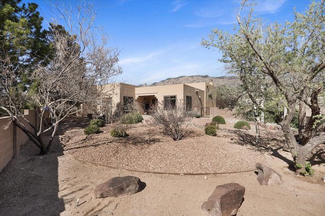 2321 Calle De Gabriel NE, Albuquerque, NM 87122