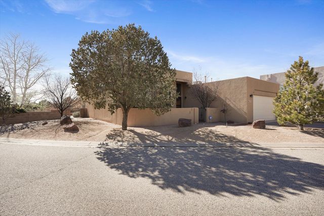 2321 Calle De Gabriel NE, Albuquerque, NM 87122