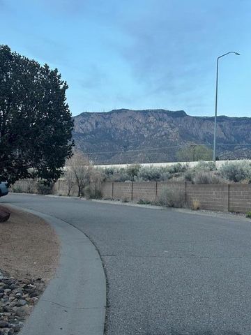 2321 Calle De Gabriel NE, Albuquerque, NM 87122