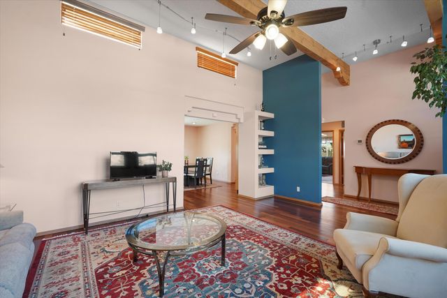 2321 Calle De Gabriel NE, Albuquerque, NM 87122