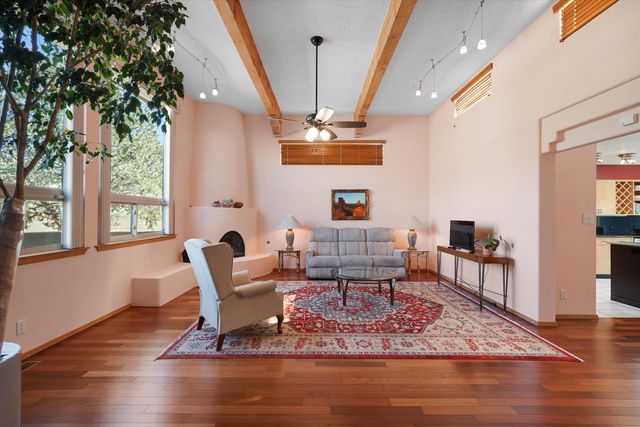 2321 Calle De Gabriel NE, Albuquerque, NM 87122