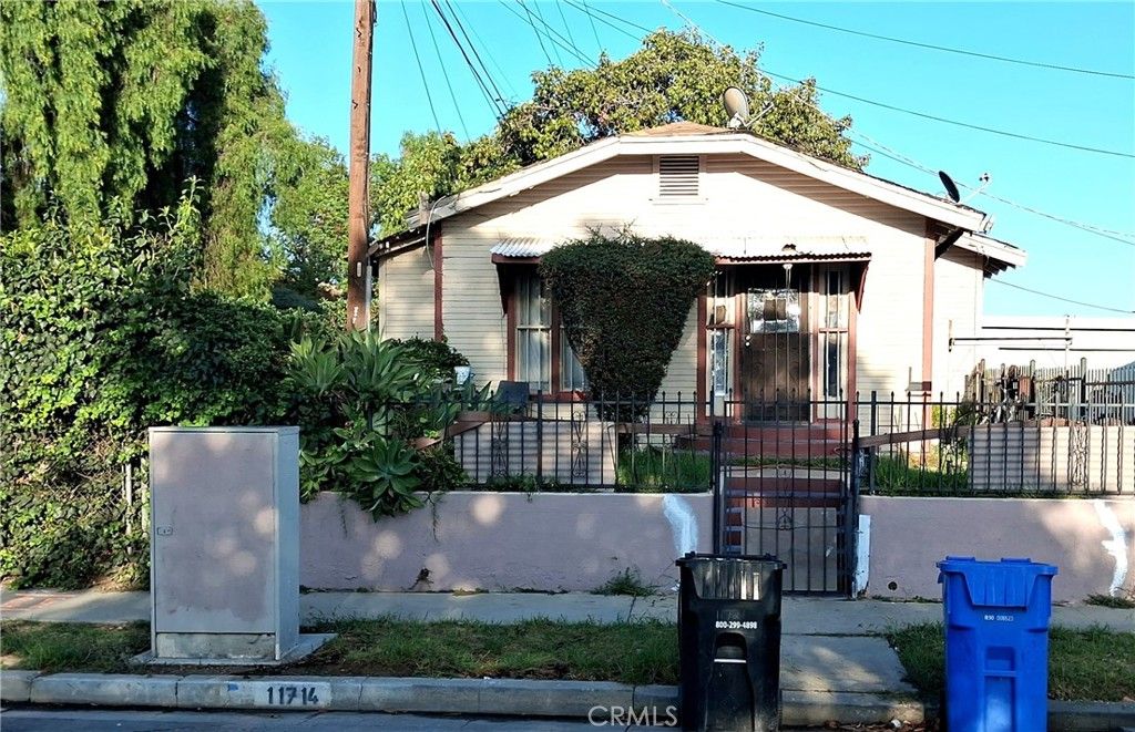 11714 S San Pedro, Los Angeles, CA 90061 — exterior