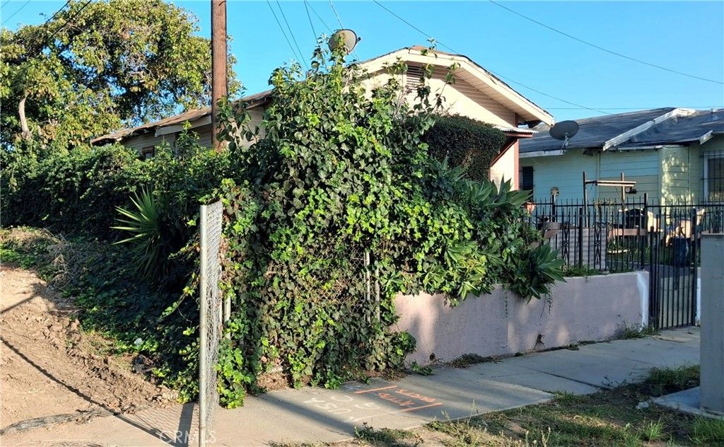 11714 S San Pedro, Los Angeles, CA 90061 — photo 2