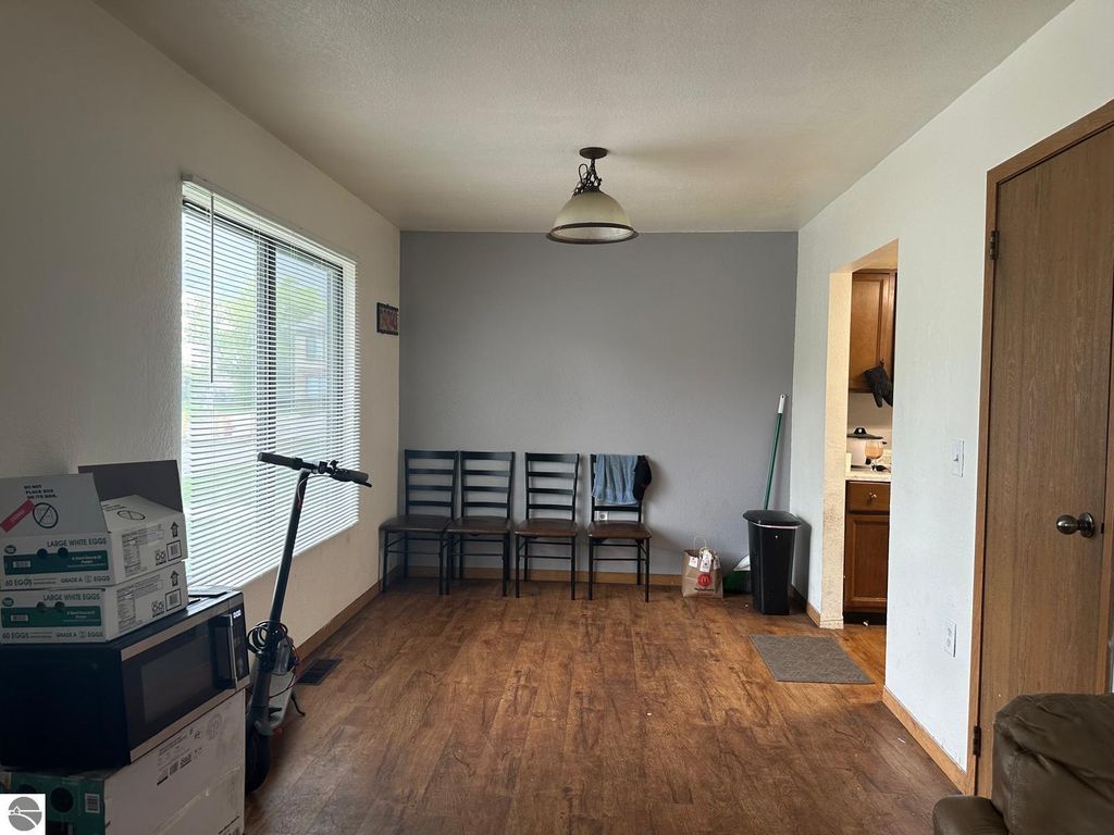 Image 4 of property listing at 1825 D7 S Crawford Road # D7, Mt Pleasant, MI 48858