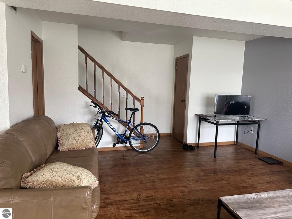 Image 5 of property listing at 1825 D7 S Crawford Road # D7, Mt Pleasant, MI 48858