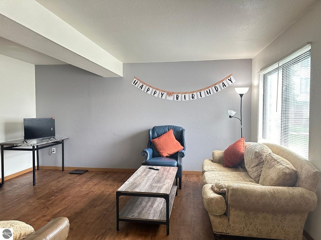 Image 6 of property listing at 1825 D7 S Crawford Road # D7, Mt Pleasant, MI 48858