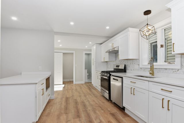 9 Cross St, Somerville, MA 02145