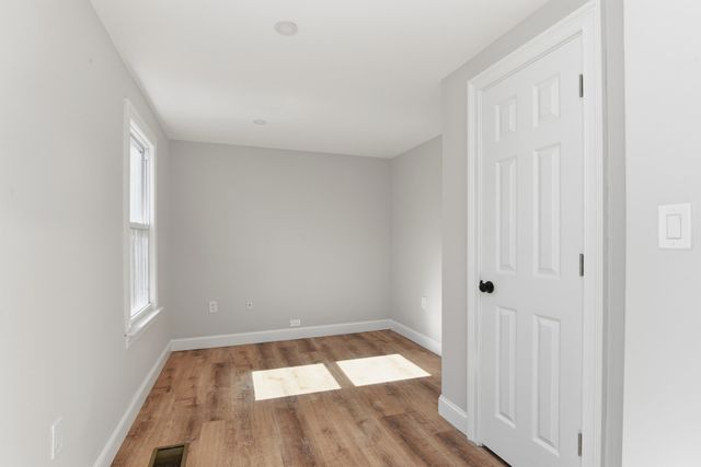 9 Cross St, Somerville, MA 02145