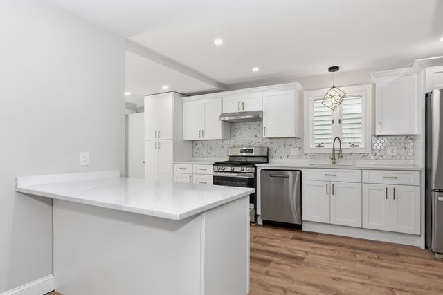 9 Cross St, Somerville, MA 02145