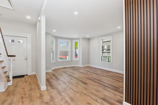 9 Cross St, Somerville, MA 02145