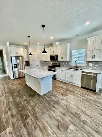 1536 S state Street 112, Hemet, CA 92543