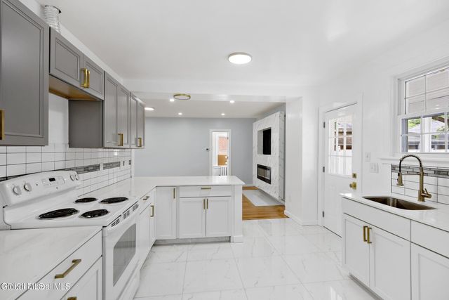 979 Washington Avenue, Albany, NY 12206