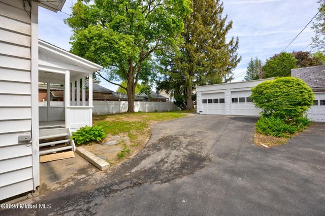 979 Washington Avenue, Albany, NY 12206