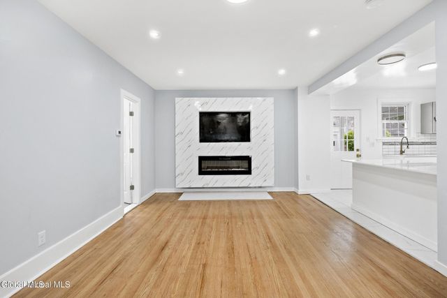 979 Washington Avenue, Albany, NY 12206