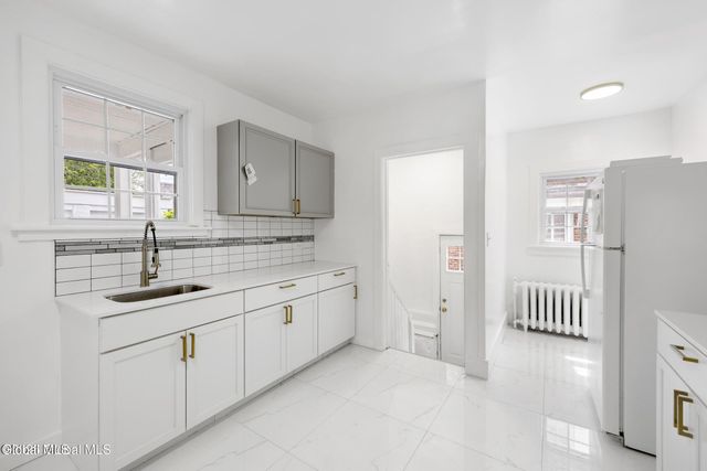 979 Washington Avenue, Albany, NY 12206