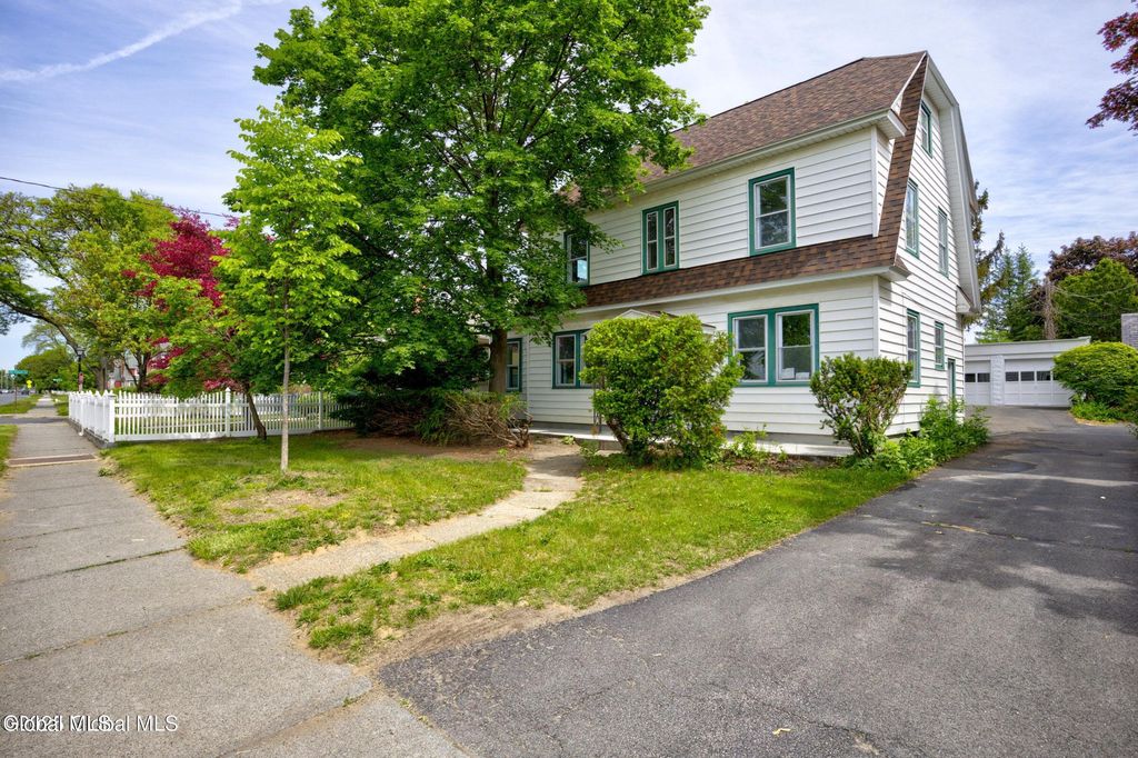 979 Washington Avenue, Albany, NY 12206