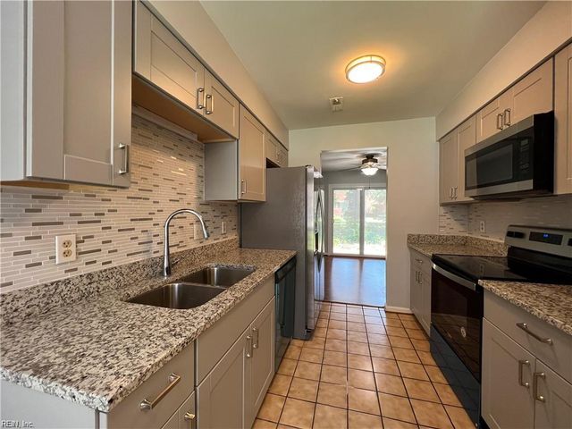 4025 Oak Moss CT, Chesapeake, VA 23321