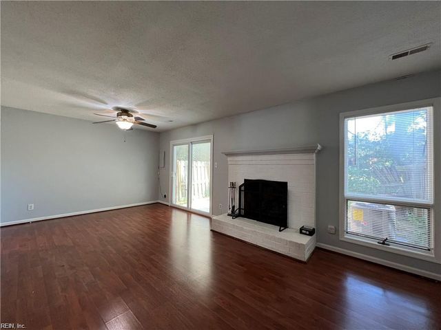 4025 Oak Moss CT, Chesapeake, VA 23321