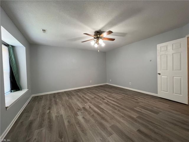 4025 Oak Moss CT, Chesapeake, VA 23321