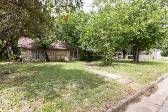305 Bryan Street, Glen Rose, TX 76043