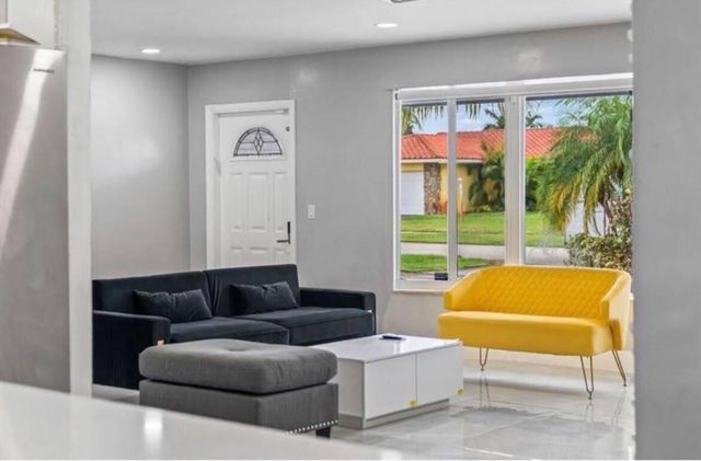 4811 HAYES Street, Hollywood, FL 33021