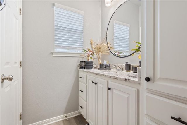 518 Alamo Court, Mcgregor, TX 76657