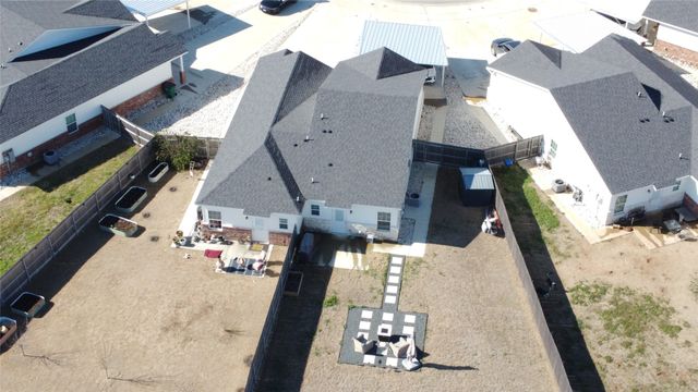 518 Alamo Court, Mcgregor, TX 76657