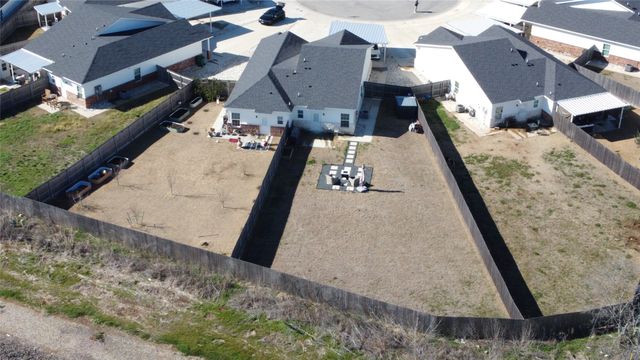 518 Alamo Court, Mcgregor, TX 76657