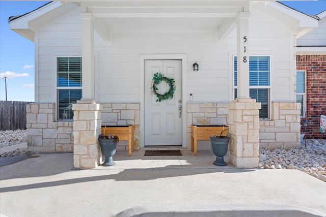 518 Alamo Court, Mcgregor, TX 76657