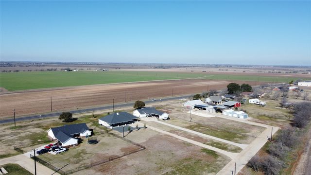 518 Alamo Court, Mcgregor, TX 76657